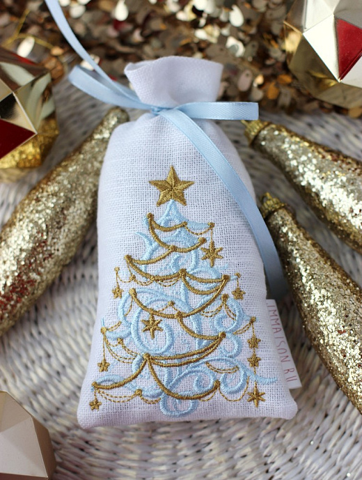 Саше с цветами лаванды ручной работы с вышивкой "Рождественская елочка"