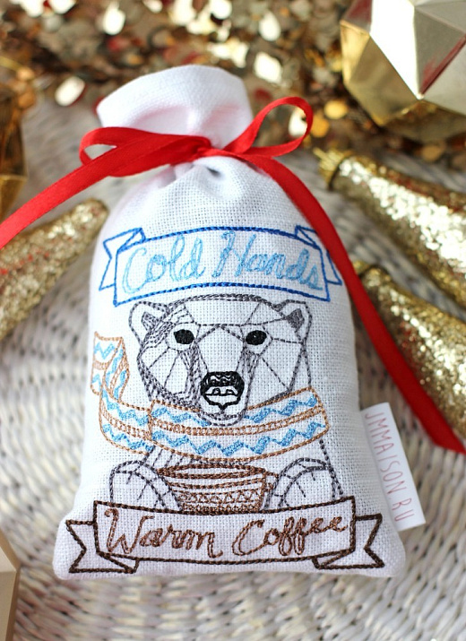 Саше с цветами лаванды ручной работы с вышивкой "Cold hands-Warm coffee-Polar bear"