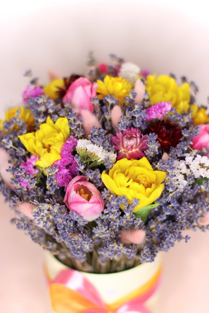 Фотография большого, необычного букета розы, пионы, пушистики, сухоцветы - J'aime Ma Maison