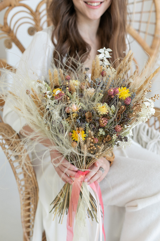 Букет с сухоцветами «Луговой рассвет»