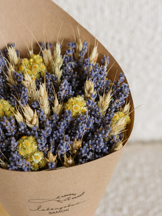 Букет лаванда крымская, пшеница и бессмертник, средний