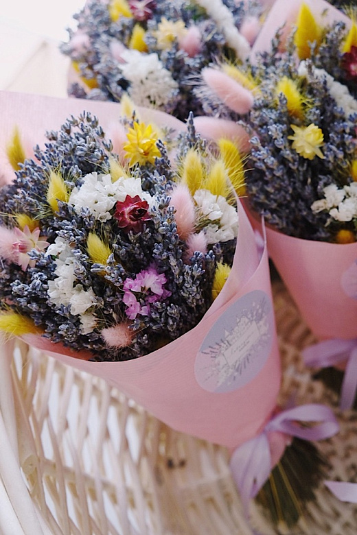 Нежный весенний букет лаванда и сухоцветы
